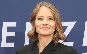 This slideshow features pictures of a young jodie foster, the beautiful actress who was launched into the spotlight after playing the role of a child prostitute in the 1976 movie taxi (for which she won an academy award for best supporting actress). Jodie Foster Mona Lisa Filmprojekt In Aussicht