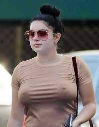 GLOSSY PHOTO PICTURE 8x10 Ariel Winter Huge boobs Sexy | eBay