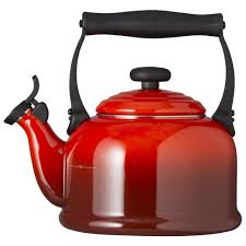 le creuset tradition whistling kettle 2