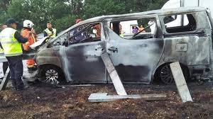 #.pameran kemalangan jalan raya 6c7 +.edaran br$sr2 p$ster dan sebagainya /.cerama! Video Kemalangan Maut Sebuah Toyota Velfire Terbakar Saksi Dakwa Dengar Jeritan Anak Kecil Meminta Tolong Oh Media