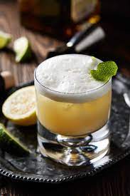 tequila sour garnish with lemon