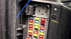 Then locate the resistor it will be in that housing usually withtwo ten millimeter nuts or two simple screws holding it in. 2006 Jeep Liberty Fuse Box Location Var Wiring Diagram Miss Superior Miss Superior Europe Carpooling It