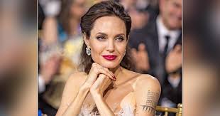 Experte sagt, sie ist „die disruptivste aktie der welt. Angelina Jolie Gives Death Stare To A Fan Recording Her At Hollywood Bowl Looks Sad Amid Custody Battle With Brad Pitt