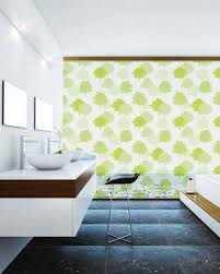 Ein sichtschutz im badezimmer lässt sich nicht nur an fenstern, sondern auch an duschwänden oder sonstigen raumteilern anbringen. Fensterfolie Selbstklebend Gruner Wald Baume Tapetenwelt