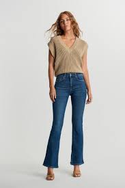 Find a great selection of flare and wide leg jeans for women at nordstrom.com. Meja Slit Flare Jeans Flarejeans Gina Tricot