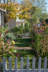 The English Cottage Garden Fall 2021