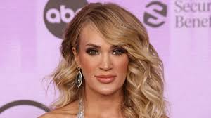 carrie underwood sparkles on the 2022