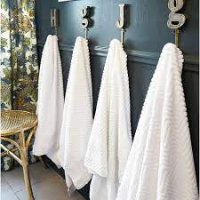 We analyzed the leading bath towel hooks to help you find the best bath towel hook to buy. 9 Beautiful Bathroom Hooks For Every Style