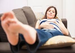 manage swollen feet during pregnancy