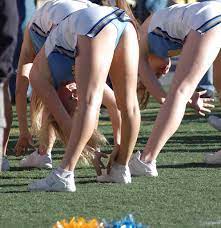 Cheerleaders flashing the crowd their girly parts - Freakden