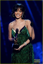 Rihanna Accepts Billboard Chart Achievement Award At Bbmas