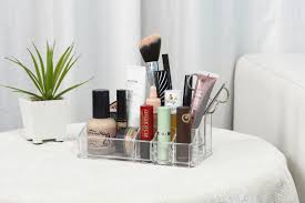 what s in my minimalist makeup tray