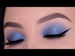 easy blue eye makeup look using only 1