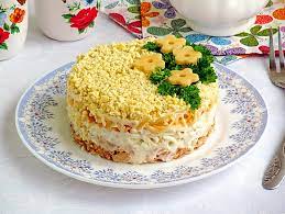 Слоеный салат Дипломат с лососем, пошаговый рецепт с фото