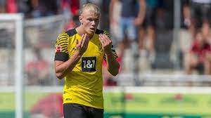 Saturday is a banner day in the bundesliga, and derek rae breaks down where. Freiburg 2 1 Borussia Dortmund Marco Rose S Side Fall To Defeat As Erling Haaland Endures Frustrating Afternoon Eurosport