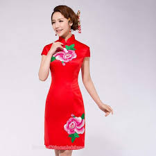 Celebrate your chinese heritage with a traditional chinese wedding dress. Wedding Picture Qipao Traditional Chinese Wedding Dress