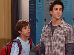 Justin vincenzo pepe russo is the son of jerry and theresa russo, the older brother of alex and max, and the most accomplished wizard among the three siblings. Wizards Of Waverly Place Graphic Novel Tv Episode 2008 Imdb