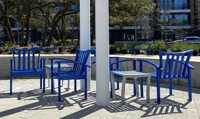 outdoor chairs for public es word