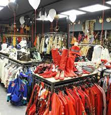 Garage shop vinde haine si accesorii unicat pentru barbati si femei. Top 10 Second Hand Kleidergeschafte In Berlin Amstel House Travel Blog