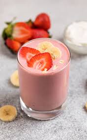 greek yogurt smoothie with strawberry