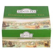 Herbata powstaje bowiem przez przekładanie liści herbaty kwiatami jaśminu zrywanymi wieczorem, w chwili kiedy się otwierają. Shop Online For Ahmad Tea Jasmine Green Tea Teabags Pantry Express