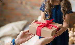 thoughtful holiday gifts for employees