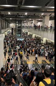 crowd builds at bishan mrt due to