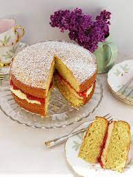 victoria sponge cake with jam vanilla