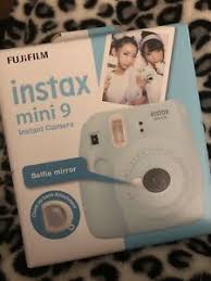 The camera is basically equipped with all the necessary principles which are aimed at helping the design of instax mini 8 camera. Fujifilm Instax Mini 8 Kamera Sofortbildkamera Vintage Retro Blau Ebay