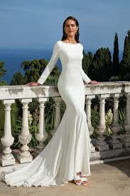 Fishtail dresses own longer hems in the back than in the front. Fishtail Wedding Dresses 32 Stunning Designs Confetti