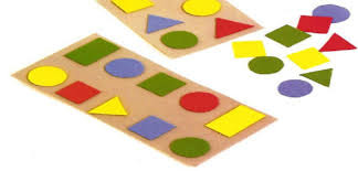 A criança inicia o jogo fora do tecido, ao jogar o dado deve pular para a forma geométrica indicada no dado. Bingo Com Formas Geometricas Jogos De Matematica So Escola