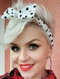 Set hair with curls first, and then use round shapes to pull hair away from your face. 40 Pin Up Hairstyles For The Vintage Loving Girl