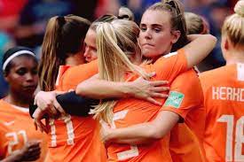 Il totaal voetbal olandese | youcoach. E Il Calcio In Olanda Apre Le Porte Alle Donne Nelle Squadre Maschili Di Serie A Greenme