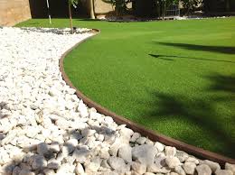 Which Fake Lawn Perimeter Is Best For