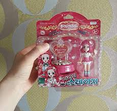Ari finds out that she has fell in love with trump after accidentally bumping into him in front of their school. Imported From Korea Flowering Heart Ari Figure Doll Mini Stage Sound Shine Big Tree Toys