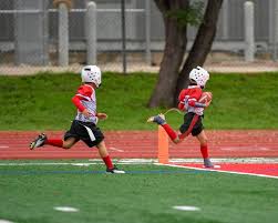 A maximum of 6 players may play at one time. Tackle Football Vs Flag Football 9 Differences Sportsver