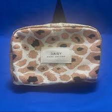 women s daisy marc jacobs makeup bag