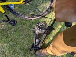 how to choose a bike pump gearlab