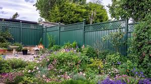 what color fence paint makes a garden