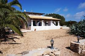 Anuncios de inmobiliarias, particulares y bancos. En Un Entorno Idilico Casa Rustica En Alquiler En Formentera Oi Realtor