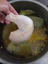 Yang paling special resepi nasi ayam ni tentulah ayam gorengnya yang cantik berkilat. Wanita Ini Kongsi Rahsia Nasi Ayam Penyet Yang Simple Paling Penting Resipi Sambalnya Mingguan Wanita