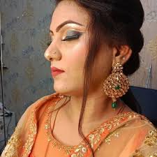 professional makeup artist charbagh