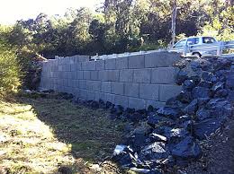 mass concrete retaining wall system