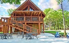 Renting a cabin with a hot tub is a great choice if you're looking to vacation in gatlinburg, tennessee. 11 Fantastic Cabins With Hot Tubs In Texas 2021 Updated