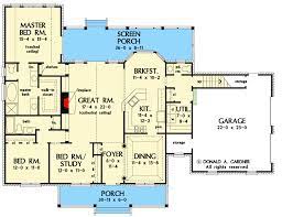 Traditional One Level House Plan With