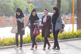 Des weiteren nimmt die familie eine große bedeutung ein, sie sind familienmenschen. Irans Frauen Machen Karrieren Von Denen Andere Am Golf Traumen Finanzen100