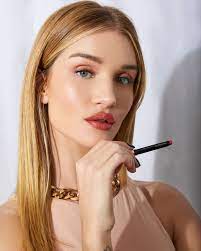 rosie huntington whiteley is on a