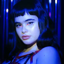 Euphoria makeup is more than just glitter—although there is plenty of that. Pin By Lara Cerqueira On Euphoria Barbie Ferreira Euphoria Makeup