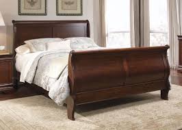 Carriage Court Queen Sleigh Bed