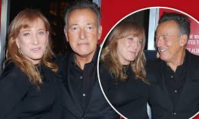 Patti, a singer/guitarist, has been a member of bruce's e street band since long before they wed. Bruce Springsteen And Wife Patti Scialfa Match In Black At Blinded By The Light Premiere Daily Mail Online
